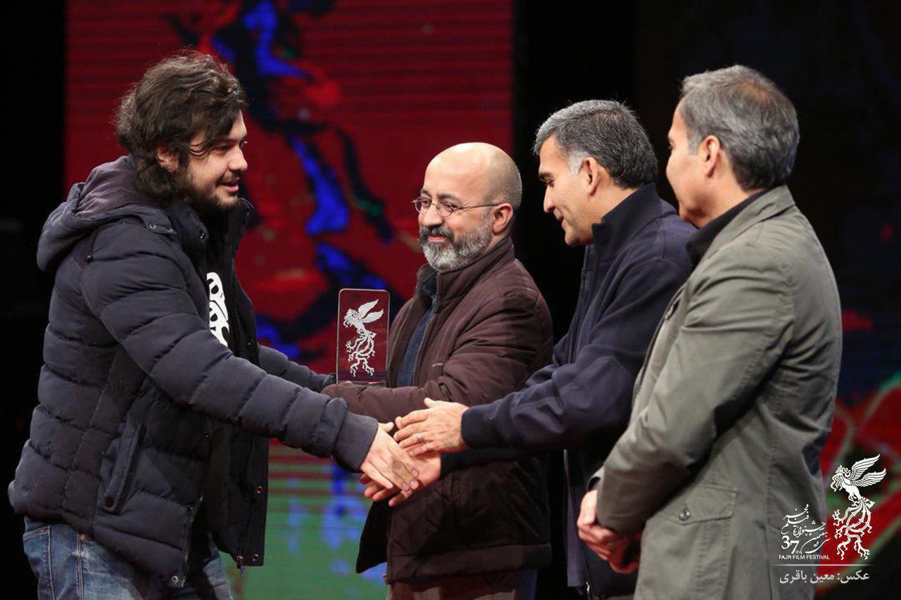 سیمرغ بلورین بهترین عکس به «بمب یک عاشقانه» رسید/سیمرغ‌ بخش‌های پوستر و آنونس برندگانش را شناخت