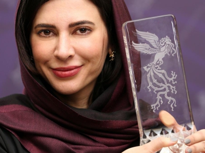 چهل سال؛ چهل خاطره | خاطره «نازنین احمدی» از لحظه دریافت سیمرغ برای «ابر بارانش گرفته»