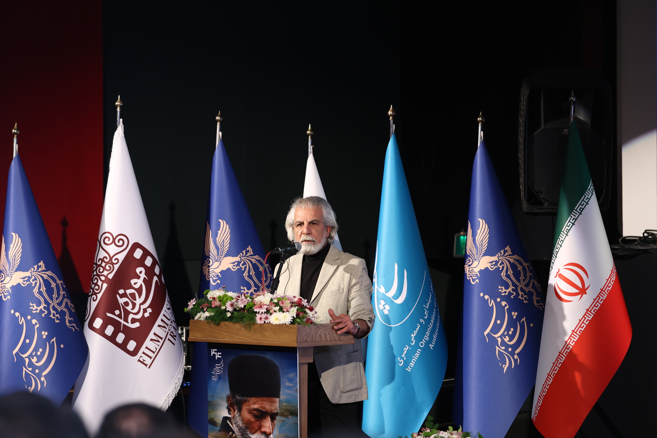 اهدای جوایز بخش تجلی اراده ملی/ تقدیر سازمان‌ها و نهادها از فیلم‌های جشنواره فجر